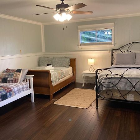 Tucked Away Newly Renovated 2 Bedroom/ 1 Bath Sleeps 8 보퍼트 외부 사진