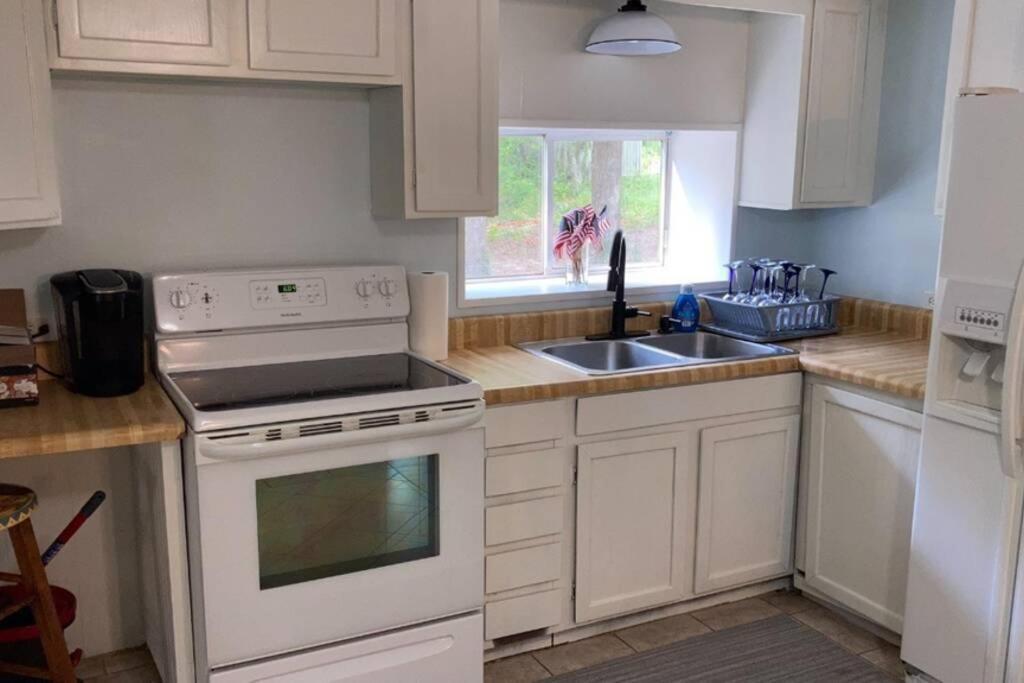 Tucked Away Newly Renovated 2 Bedroom/ 1 Bath Sleeps 8 보퍼트 외부 사진