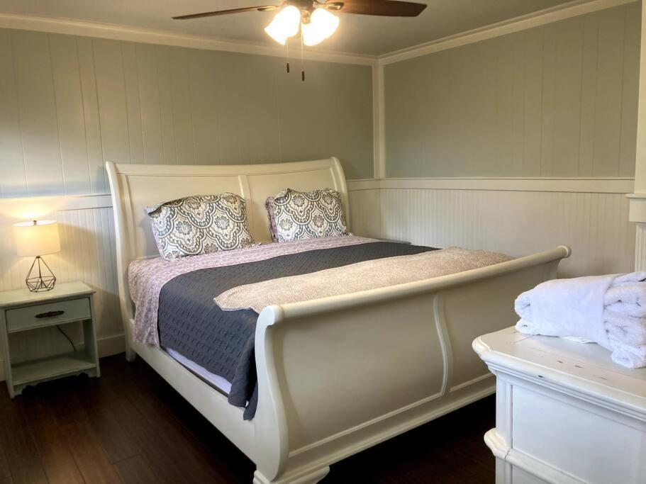 Tucked Away Newly Renovated 2 Bedroom/ 1 Bath Sleeps 8 보퍼트 외부 사진